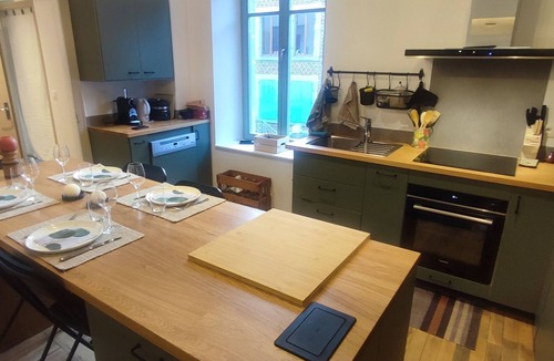 Revin House | Victor's relay