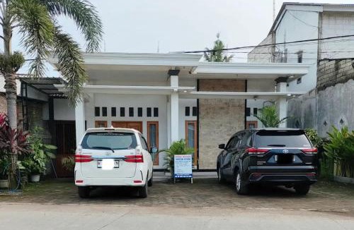 Sumberagung House | Victoria Homestay
