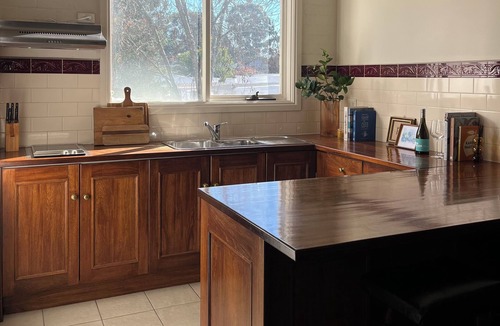 Croydon North Hotel | Victoria House Motor Inn