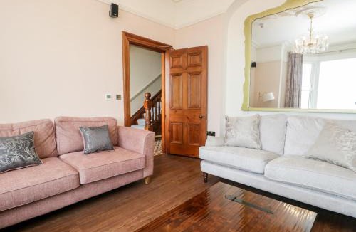 Grange-over-Sands House | Victoria Mount