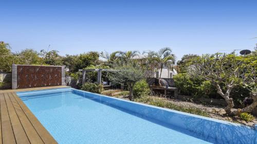 Emerald Beach House | Victoria's - Hamptons Beachside Residence