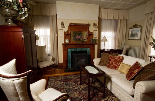Wolfville Bed & Breakfast | Victoria's Historic Inn
