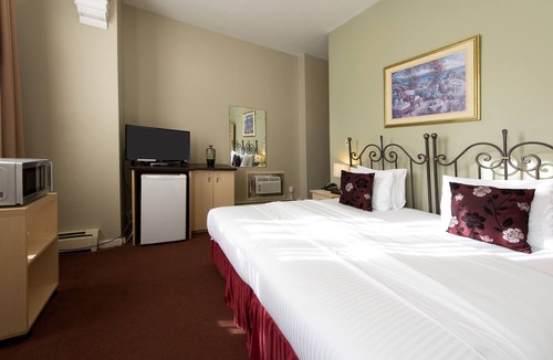 Church and Wellesley Hotel | Victoria's Mansion Guest House