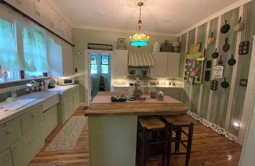 La Grange House | Victorian 1920s 5 bdrm w/Pool, antiquer’s dream
