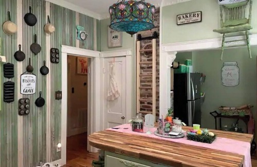 La Grange House | Victorian 1920s 5 bdrm w/Pool, antiquer’s dream