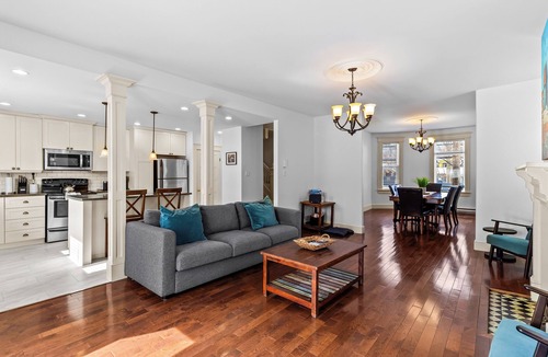 Waterford Valley House | Victorian 4BR 2.5BA 2Parking Near Parks & DT