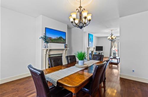 Waterford Valley House | Victorian 4BR 25BA 2Parking Near Parks & DT