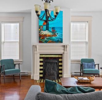 Waterford Valley House | Victorian 4BR 25BA 2Parking Near Parks & DT