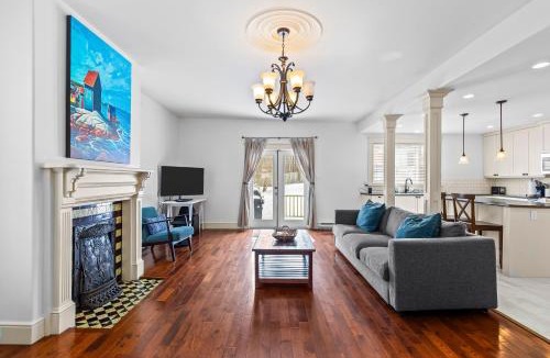 Waterford Valley House | Victorian 4BR 25BA 2Parking Near Parks & DT