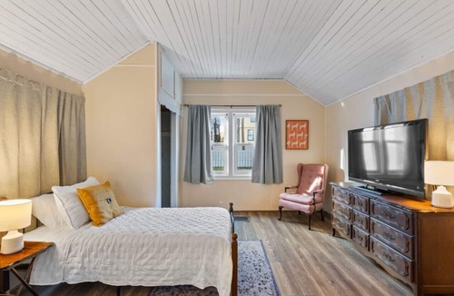 East Avenue Apartment | Victorian Apartment in Rochester