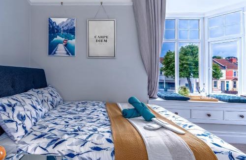 Westbury on Trym Apartment | Victorian apartment w/courtyard views