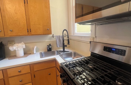 Bernal Heights Apartment | Victorian Bldg with high ceiling