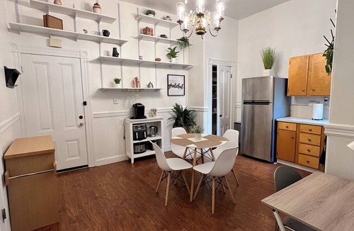 Bernal Heights Apartment | Victorian Bldg with high ceiling