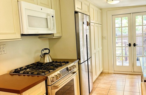 Eastside House | Victorian Bungalow: 2 bd + parking + private garden