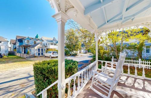 Oak Bluffs House | Victorian by the Sea