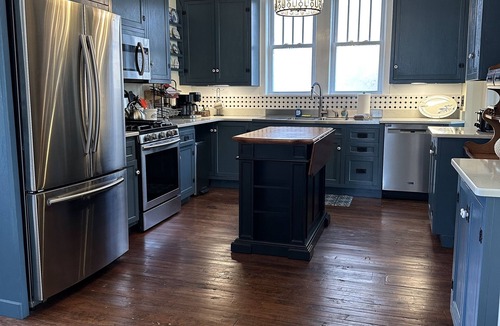 St Ignace House | Victorian charmer just steps from the lake!