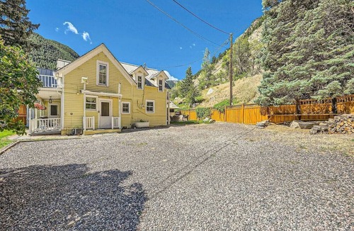 Historic District House | Victorian Dream! 3 Bedroom