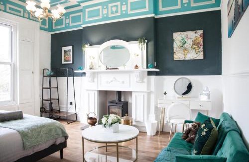 Manchester Villa | Victorian Elegance at Kingscliffe, Sleeps 17