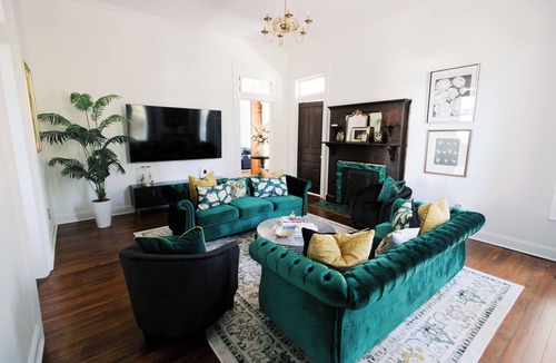 The Nations House | Victorian Estate, Fenced Yard-Pets, Bachelorette, 8 min to DT