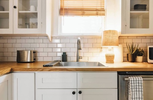 West Campus House | Victorian Family Getaway ❤️ Close to UT Austin Free Parking