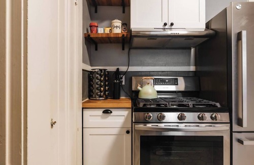 West Campus House | Victorian Family Getaway ❤️ Close to UT Austin Free Parking