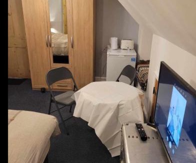 Codsall House | Victorian Gate House Own Bathroom