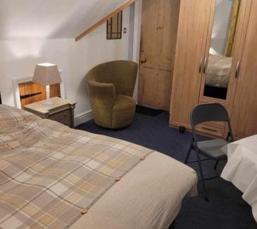 Codsall House | Victorian Gate House Own Bathroom