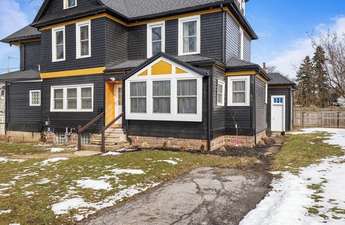 North Tonawanda Apartment | Victorian Gem Private Entry W/D + Kitchen