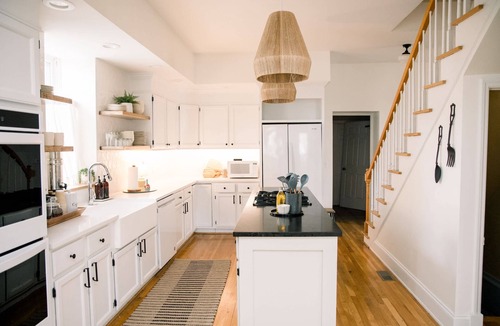 St. Charles House | Victorian Gem Steps from Main St - Sleeps 9 & Pets