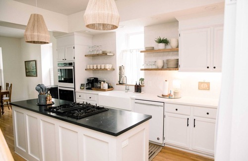 St. Charles House | Victorian Gem Steps from Main St - Sleeps 9 & Pets