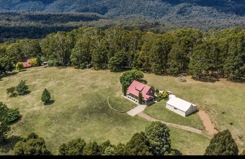 Tolmie Ski Chalet | Victorian High Country at its absolute finest