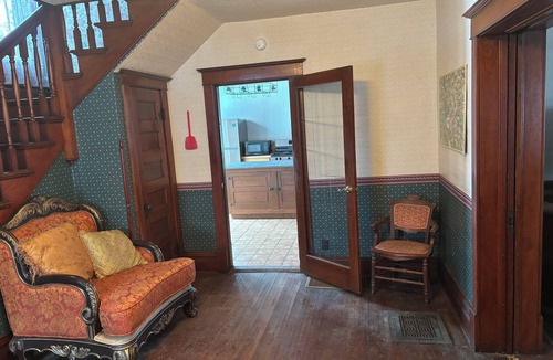 Union City House | Victorian home built in 1834.