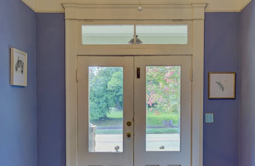 Vicksburg House | Victorian home with four bedrooms and four and one half bathrooms.