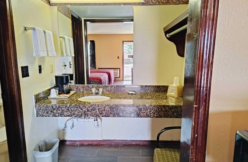 Athens Hotel | Victorian Inn