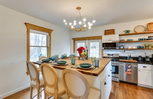 Lake Huntington Apartment | Victorian Lake Oasis