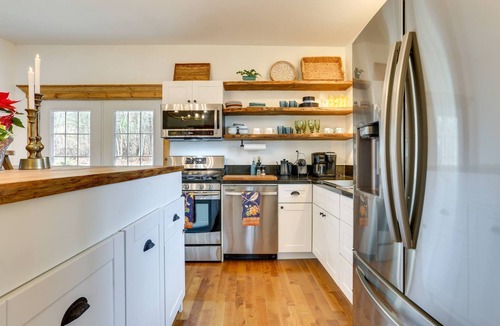 Lake Huntington Apartment | Victorian Lake Oasis