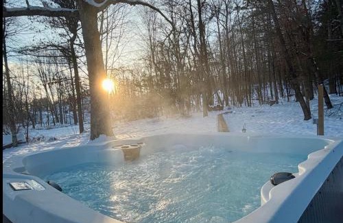 Lake Huntington House | Victorian Lake Oasis Hot Tub Private Lakefront