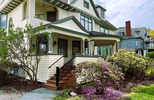 Bennington Bed & Breakfast | Victorian mansions Coach Room with Breakfast