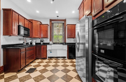 Highlands House | Victorian On Broadway - Fantastic Blend of Old & New - Phenomenal Backyard