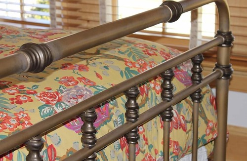 East Marion House | Victorian Seasons English Country Cottage Near Beaches, Golf, Tennis & Vineyards