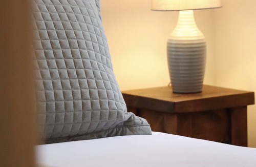 Bedale House | Victorian Studio - Yorkshire Dales Retreat with Parking