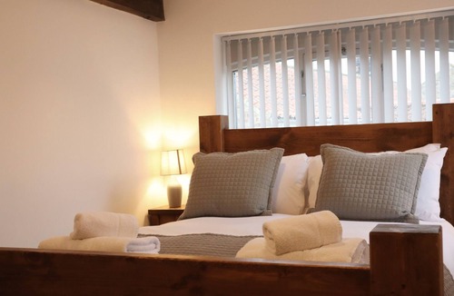 Bedale House | Victorian Studio - Yorkshire Dales Retreat with Parking