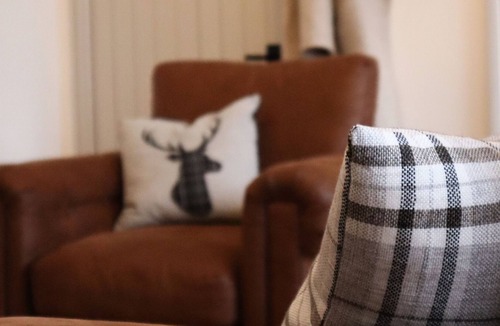 Bedale House | Victorian Studio - Yorkshire Dales Retreat with Parking