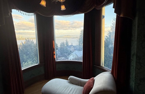 Madrona House | Victorian Tranquility within 4 miles of Lumen Field