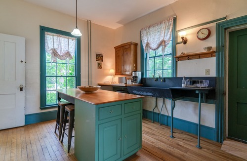 Damariscotta House | Victorian with Lawn & Beautiful Water Views.