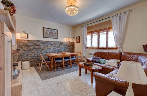 Riaza Villa | Victoriana Riaza Farm. Ideal for families up to 8 people. Large Garden.