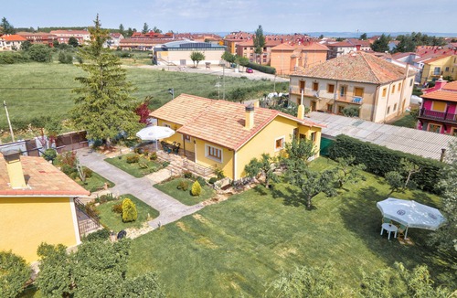 Riaza Villa | Victoriana Riaza Farm. Ideal for families up to 8 people. Large Garden.