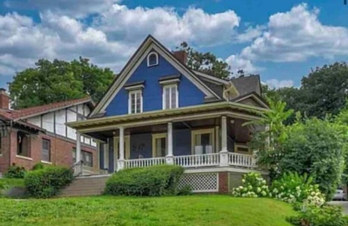 Council Bluffs House | Victorian’s Upper Level, with pool & backyard!