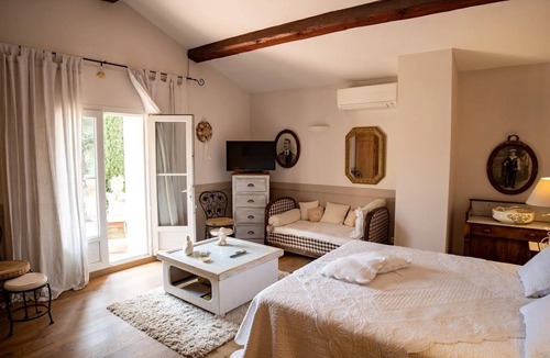 Bizanet Bed & Breakfast | Victorine Guest Room