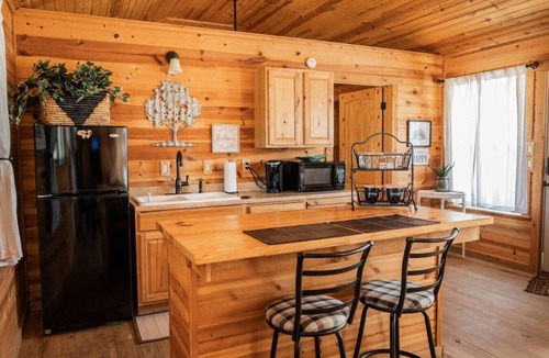 Fredericksburg Cabin | Victory-City on a Hill at Spring Creek